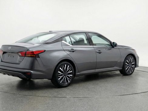 Used 2025 Nissan Altima 2.5 SV image 7