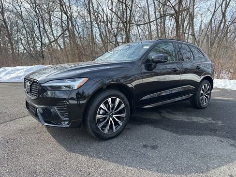 Certified 2025 Volvo XC60 B5 Core image 4