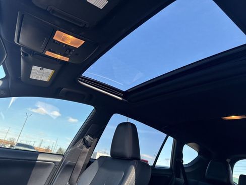 Used 2017 Toyota RAV4 SE image 11