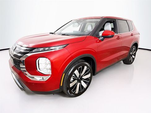 New 2025 Mitsubishi Outlander SE image 3