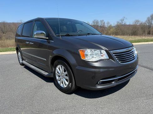 Used 2015 Chrysler Town & Country Limited Platinum w/ Trailer Tow Group image 3