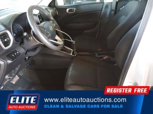 Used 2021 Hyundai Venue SE image 14