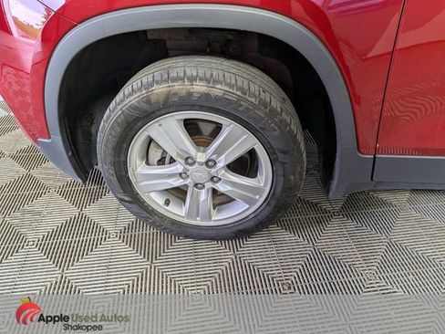 Used 2019 Chevrolet Trax LT w/ LT Convenience Package AWD/4WD image 37