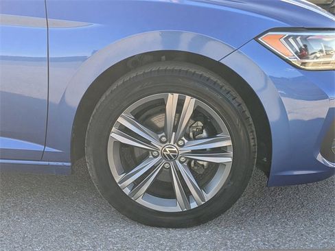 Used 2024 Volkswagen Jetta SE image 11