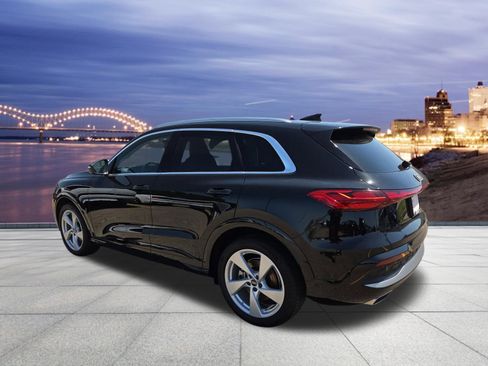 Certified 2025 Audi Q5 Prestige image 3