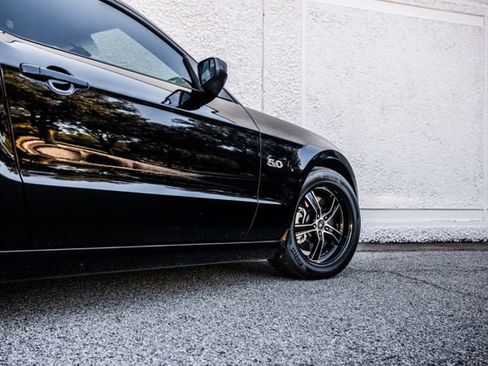 Used 2013 Ford Mustang GT Premium image 24