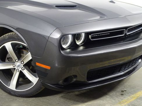 Used 2019 Dodge Challenger SXT image 30