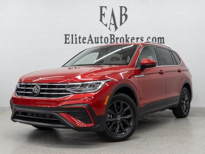 Used 2024 Volkswagen Tiguan SE w/ Panoramic Sunroof Package