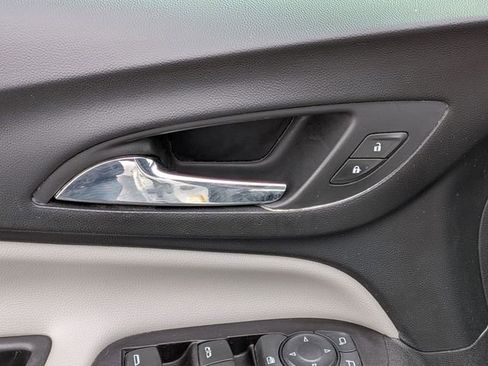 Used 2018 Chevrolet Equinox LS FWD image 13