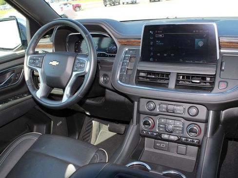 Used 2024 Chevrolet Suburban Premier RWD image 10