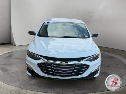 Used 2020 Chevrolet Malibu LS image 2