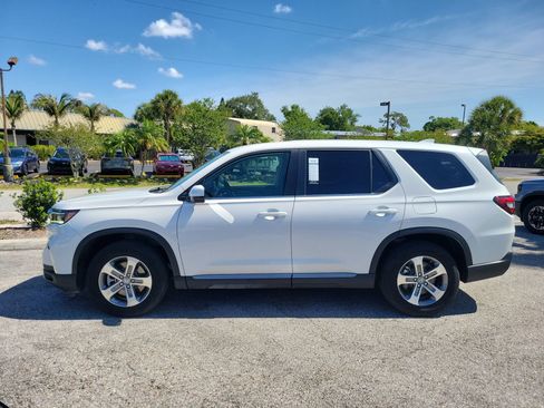 Used 2025 Honda Pilot EX-L image 9