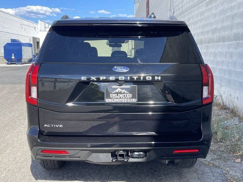 Used 2025 Ford Expedition Active AWD/4WD image 4