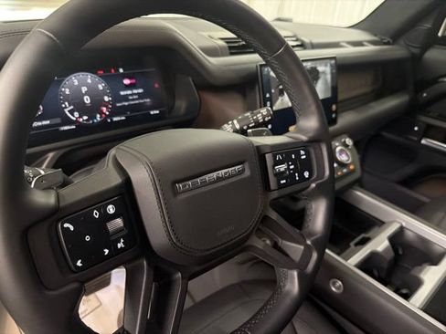 Used 2025 Land Rover Defender 110 V8 AWD/4WD image 38