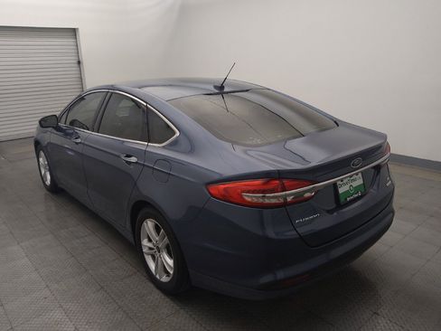 Used 2018 Ford Fusion SE w/ Fusion SE Technology Package FWD image 5