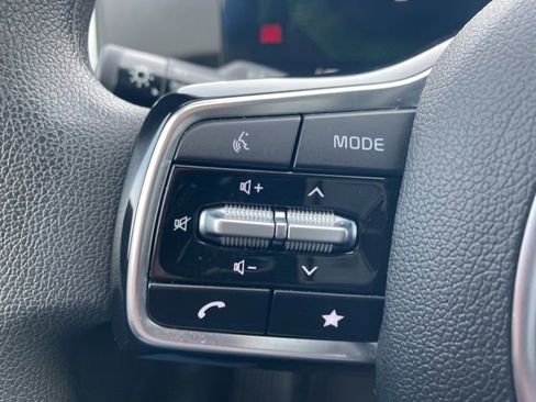 Used 2024 Kia Sorento LX image 30