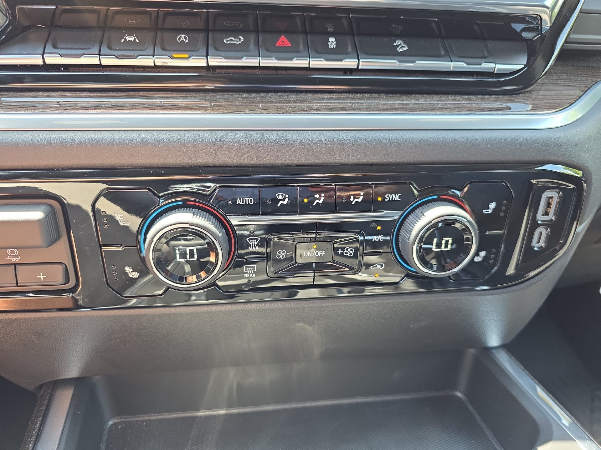 Used 2025 Chevrolet Silverado 1500 LT Trail Boss w/ Convenience Package II AWD/4WD image 23