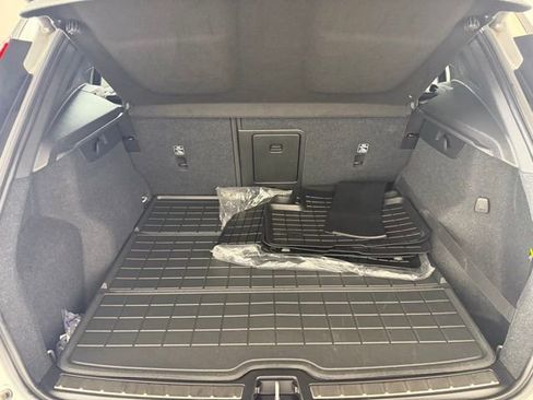 Used 2019 Volvo XC40 T5 R-Design AWD/4WD image 22