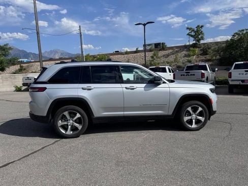Used 2023 Jeep Grand Cherokee 4WD 4xe image 9