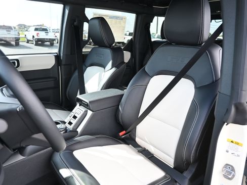 New 2026 Ford Bronco Outer Banks w/ Sasquatch Package AWD/4WD image 33