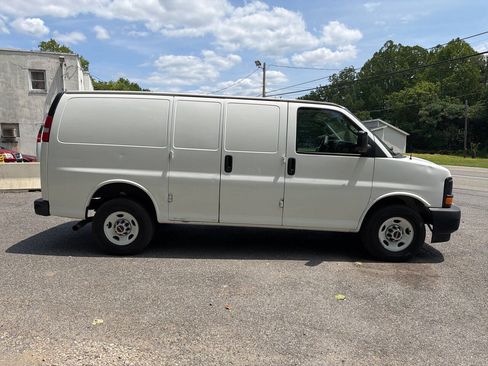 Used 2017 GMC Savana 2500 RWD image 10