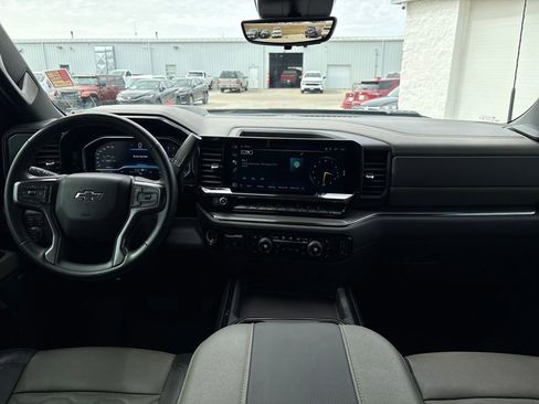 Used 2024 Chevrolet Silverado 2500 ZR2 w/ Technology Package AWD/4WD image 15