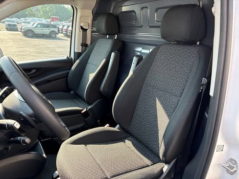 Used 2023 Mercedes-Benz Metris image 9