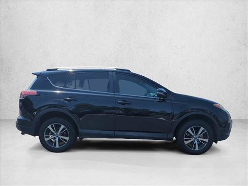 Used 2018 Toyota RAV4 XLE FWD image 6