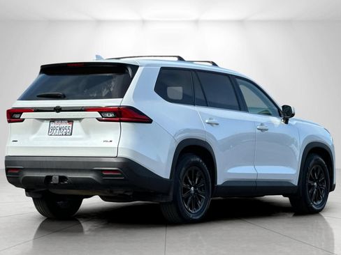 Used 2024 Toyota Grand Highlander AWD image 3