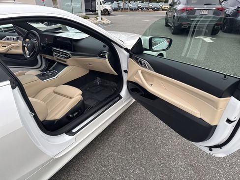 Used 2024 BMW 430i xDrive Coupe w/ Premium Package image 21