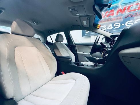 Used 2011 Kia Optima LX w/ Convenience Pkg image 6