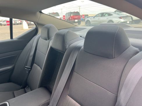 Used 2024 Nissan Altima 2.5 SV image 10