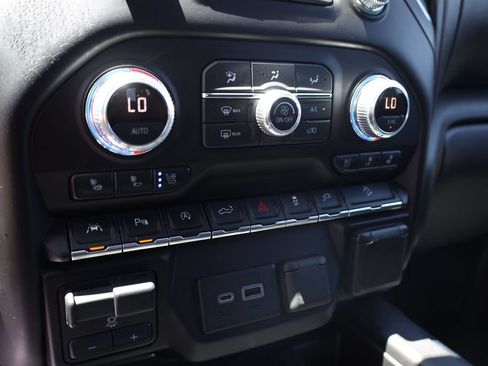 Used 2019 GMC Sierra 1500 AT4 w/ AT4 Premium Package AWD/4WD image 16