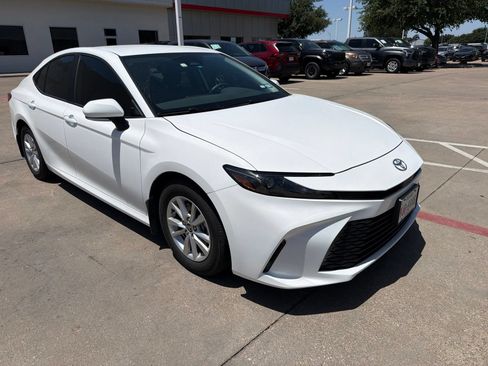 Used 2025 Toyota Camry LE FWD image 3