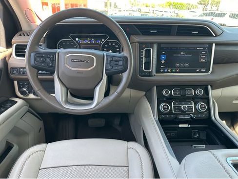 Certified 2021 GMC Yukon XL Denali w/ Denali Premium Package AWD/4WD image 23