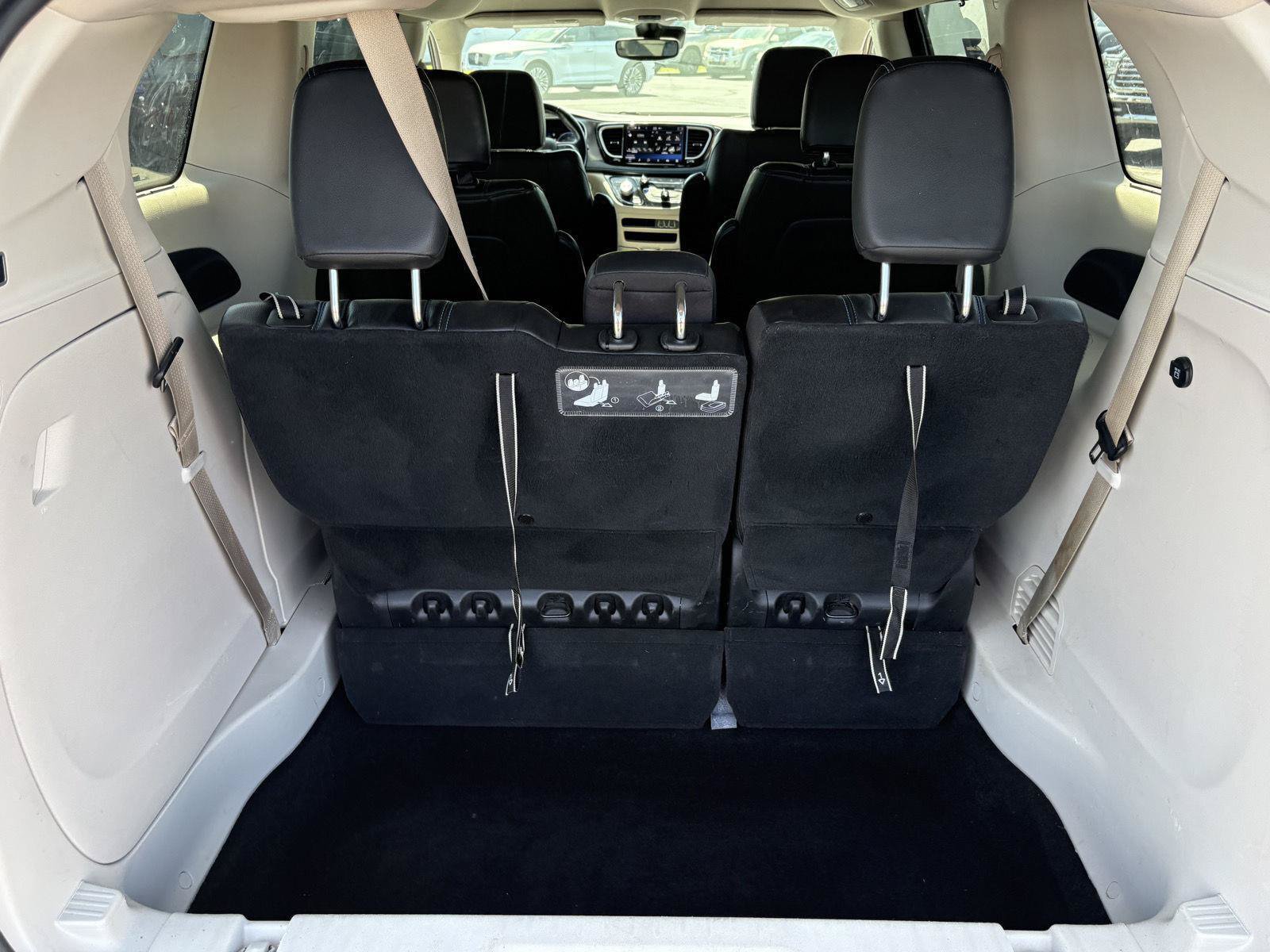 Used 2021 Chrysler Pacifica Touring-L FWD image 27