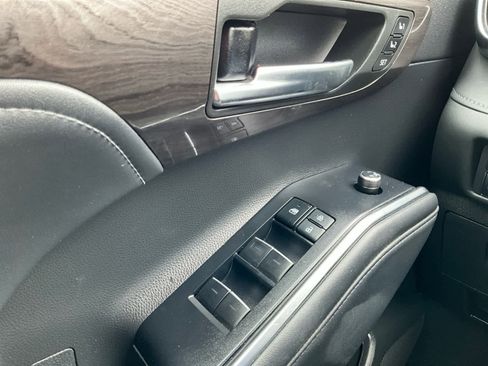 Used 2022 Toyota Highlander Limited AWD/4WD image 21