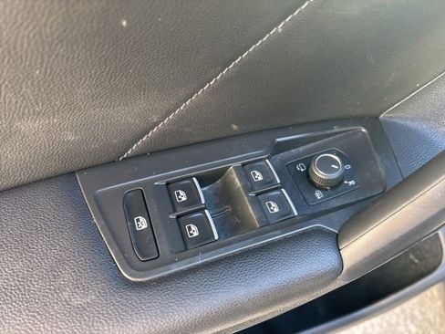 Used 2021 Volkswagen Tiguan SEL Premium R-Line image 11