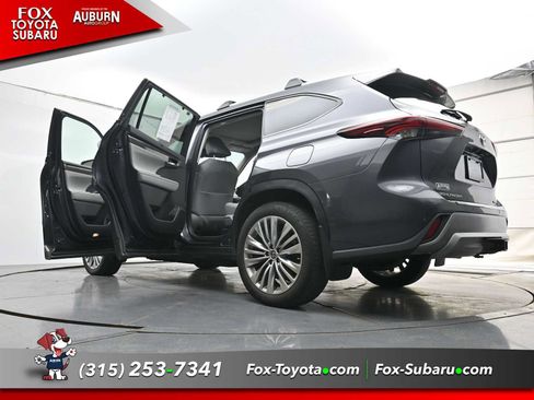 Used 2024 Toyota Highlander Platinum AWD/4WD image 36