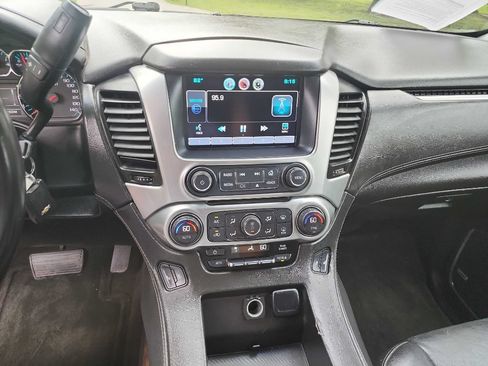 Used 2015 Chevrolet Suburban LT RWD image 21