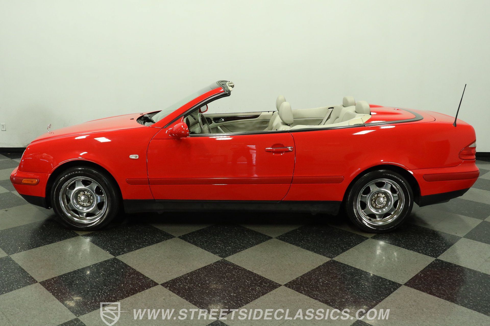 Used 1999 Mercedes-Benz CLK 320 Cabriolet image 2