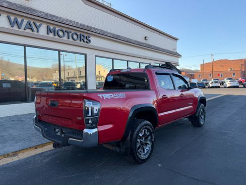 Used 2019 Toyota Tacoma TRD Off-Road image 3