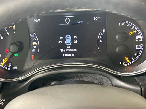 Used 2022 Jeep Grand Cherokee Laredo X image 12