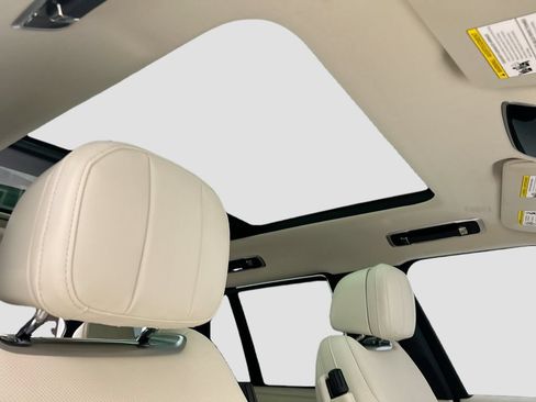 Used 2023 Land Rover Range Rover SE AWD/4WD image 17