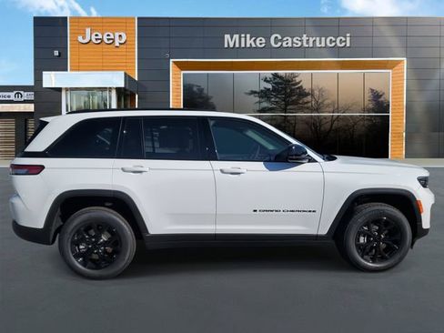 New 2025 Jeep Grand Cherokee Altitude image 3