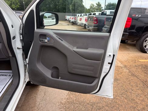 Used 2017 Nissan Frontier SV RWD image 11