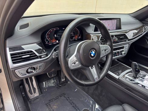 Used 2022 BMW 740i w/ M Sport Package RWD image 15
