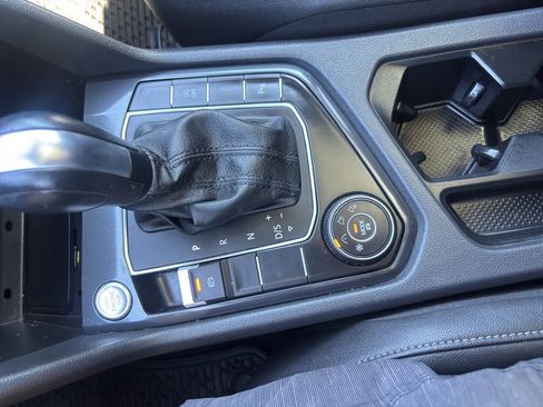 Used 2020 Volkswagen Tiguan SEL AWD/4WD image 17