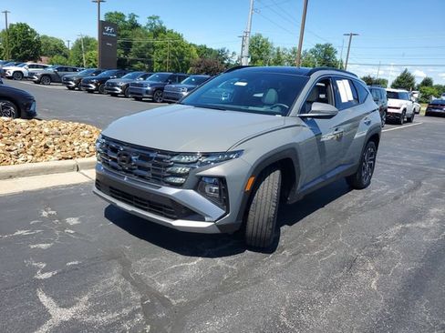 Used 2025 Hyundai Tucson Limited AWD/4WD image 2