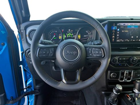 Used 2024 Jeep Wrangler Unlimited w/ Convenience Group AWD/4WD image 12